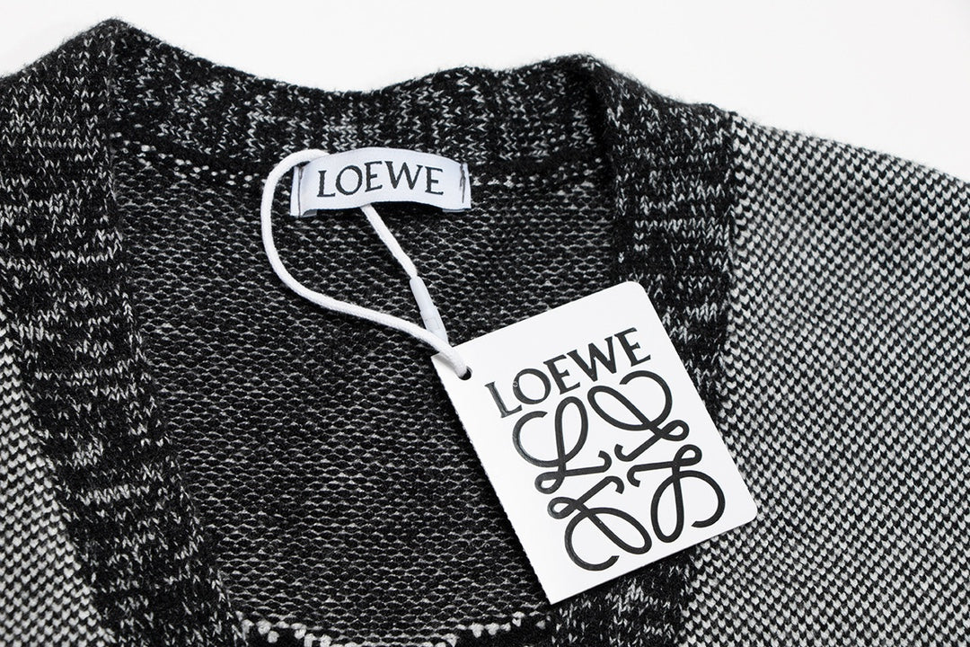 Customized cardigan with heavy craftsmanship