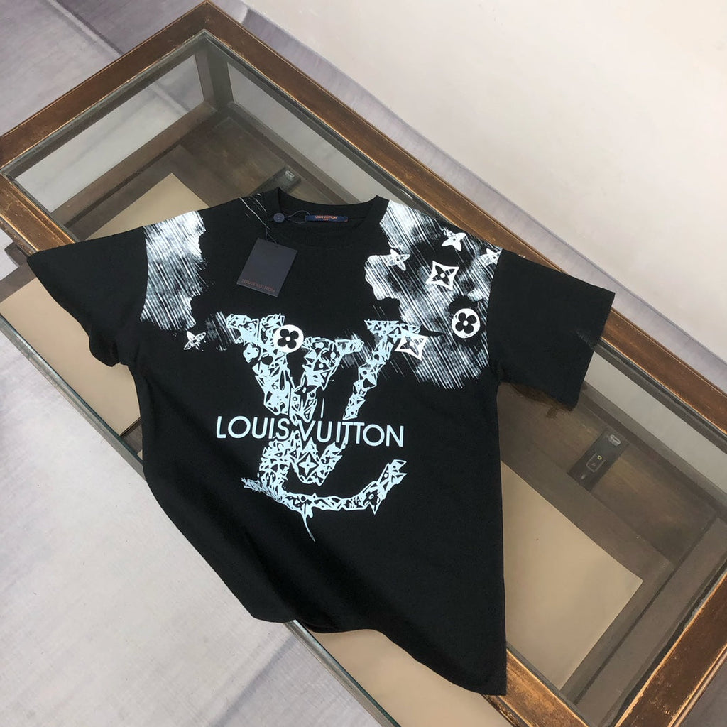 Latest versatile short sleeved T-shirt for both men and women