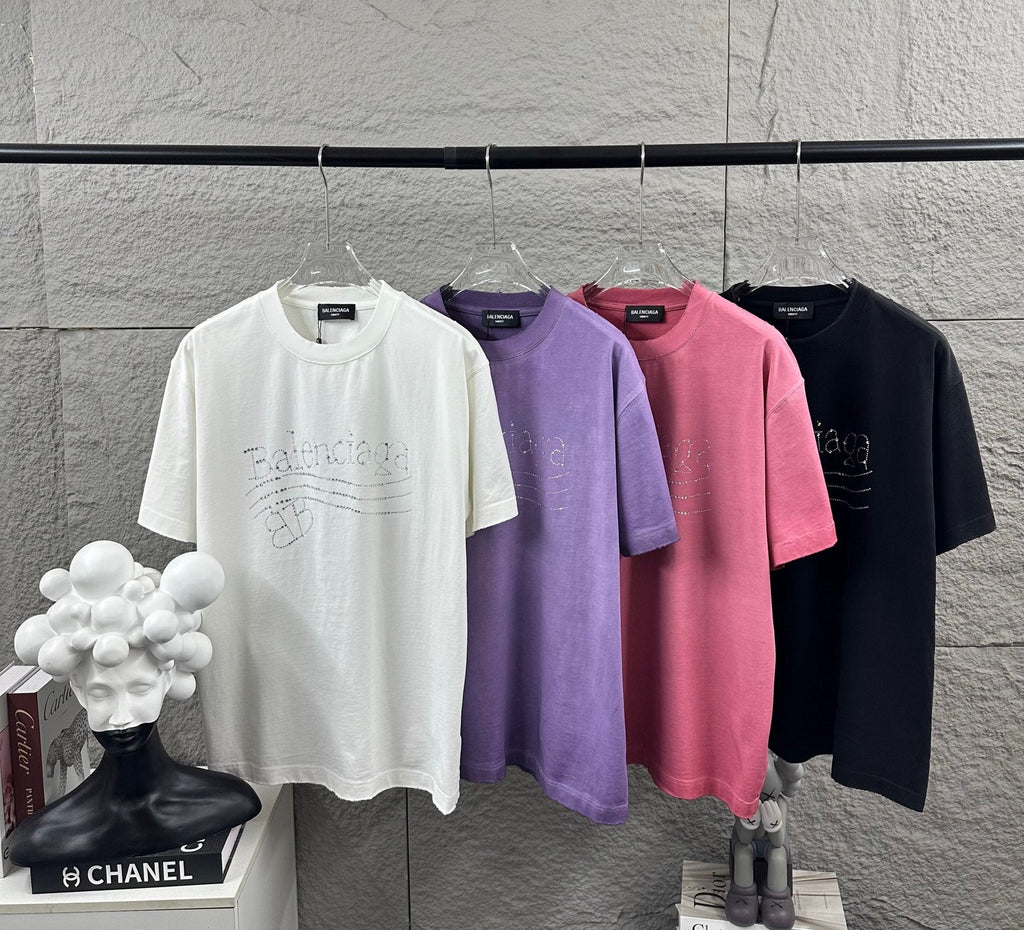 Wear and tear washed short sleeved T-shirt with distressed holes for both men and women