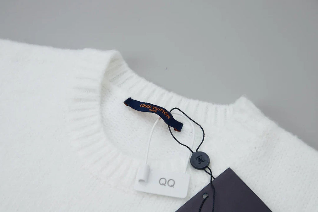 Embroidered pearl micro label round neck sweater