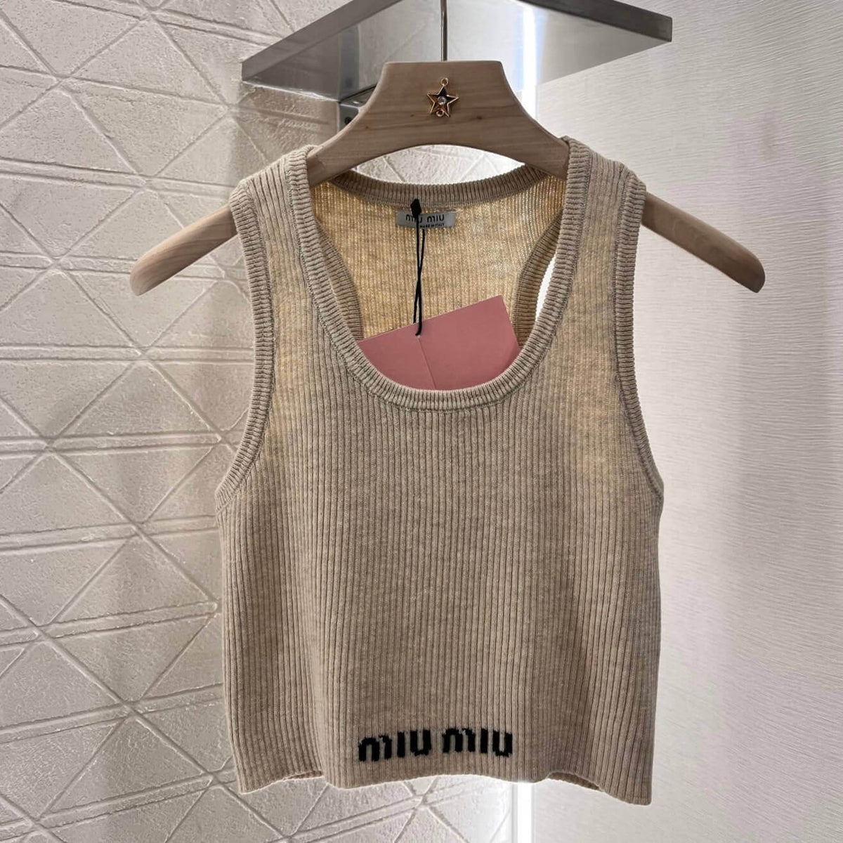 Minimalist Hem Embroidered Knitted Vest