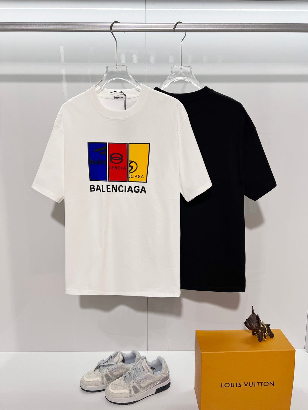 Color blocked striped offset printed letter round neck T-shirt