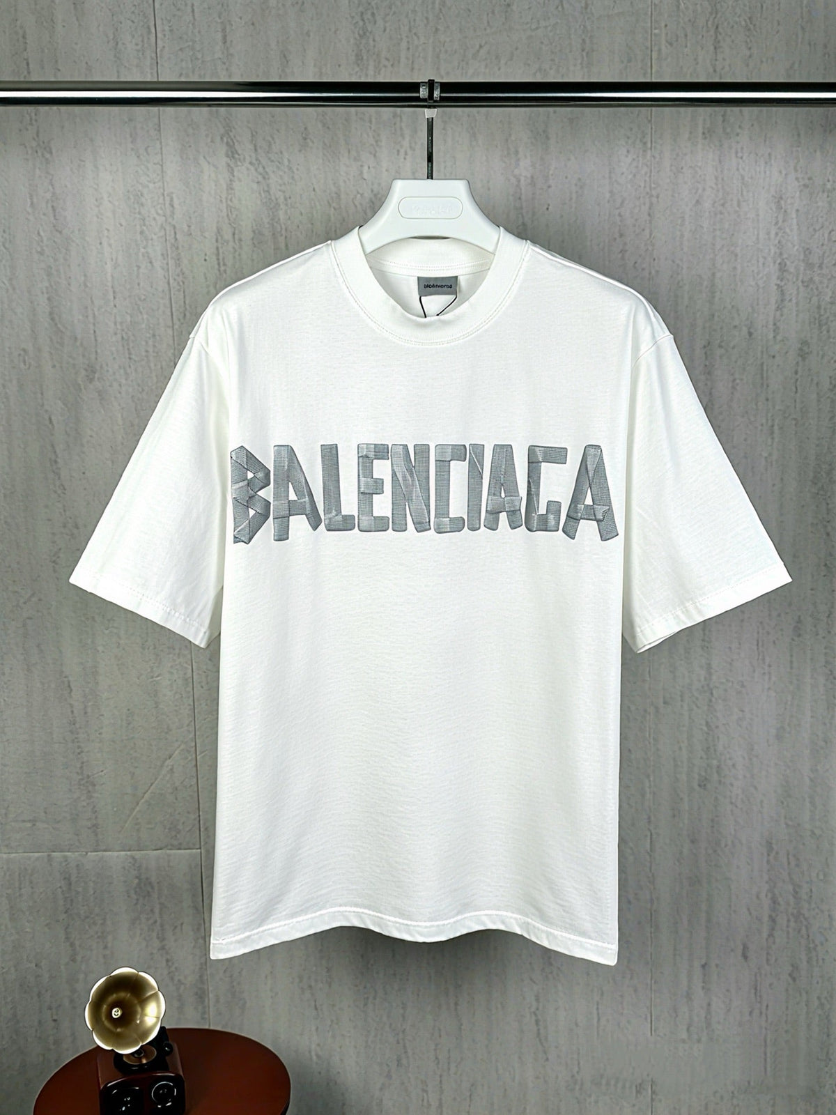 Adhesive tape letter pattern couple's short sleeved T-shirt