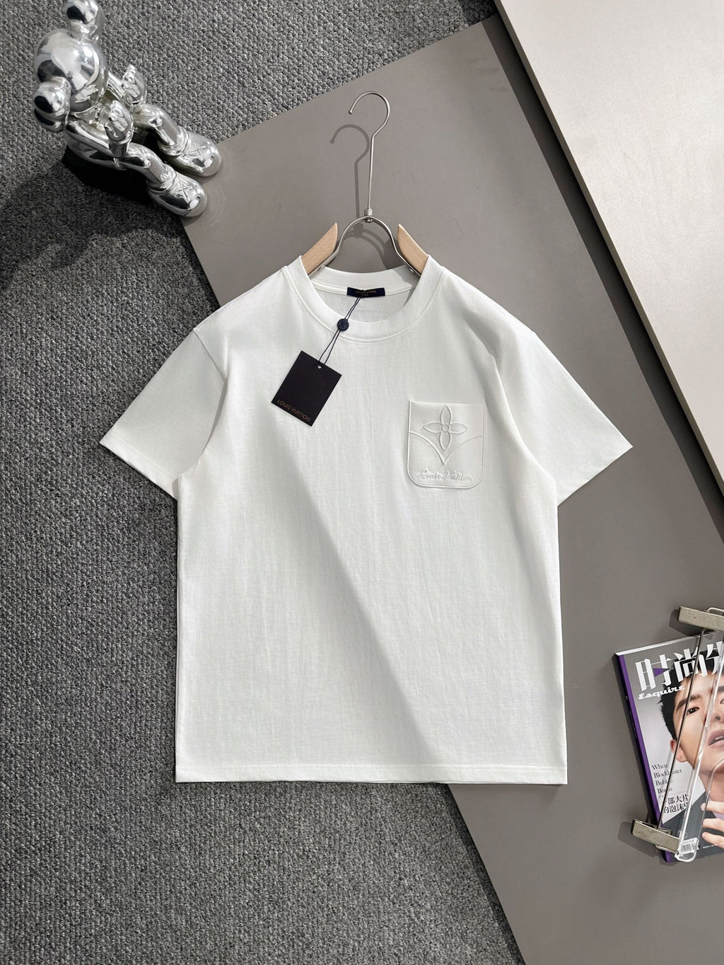Embroidered clover letter logo short sleeved t-shirt