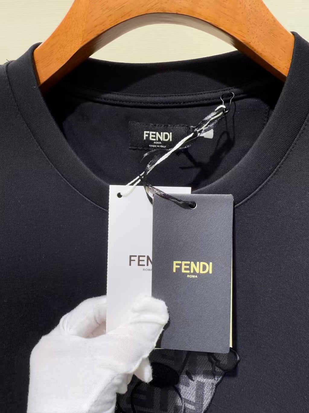 Hot selling embroidered short sleeved T-shirt