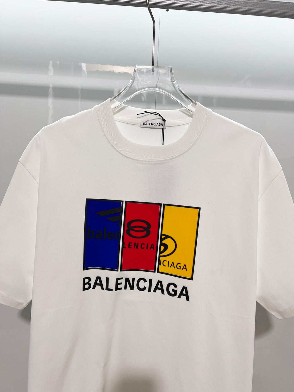 Color blocked striped offset printed letter round neck T-shirt