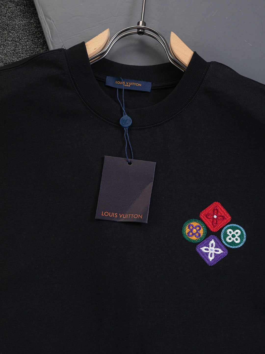 Four leaf clover embroidered round neck T-shirt