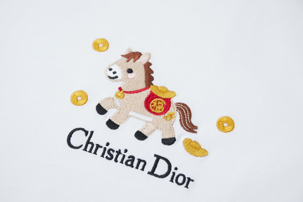 Light luxury embroidered T-shirt