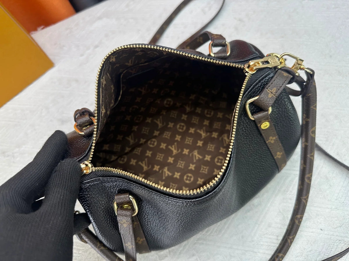 Travel handbag