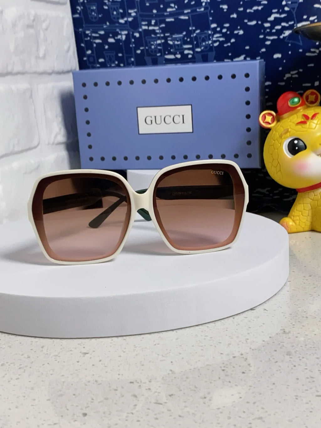 Fashionable European and American style concealed sunglasses