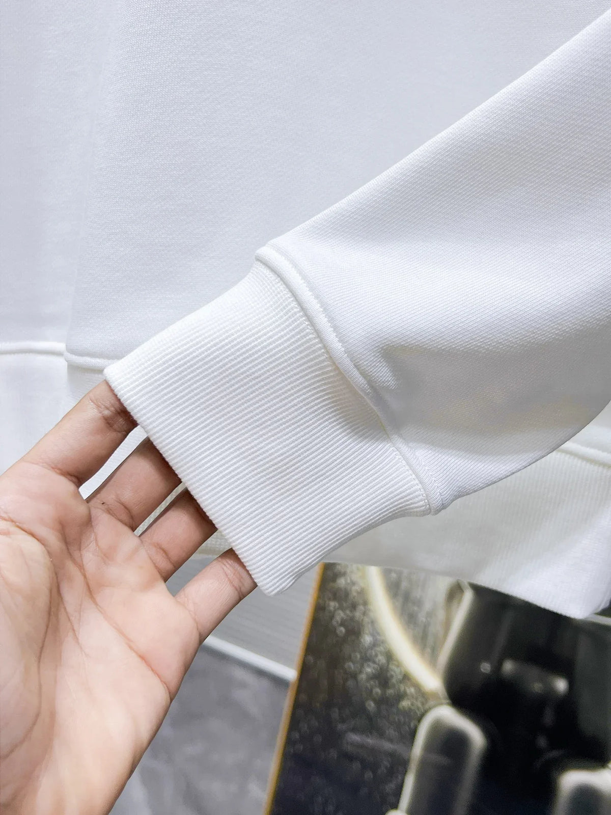 New long sleeved round neck sweatshirt