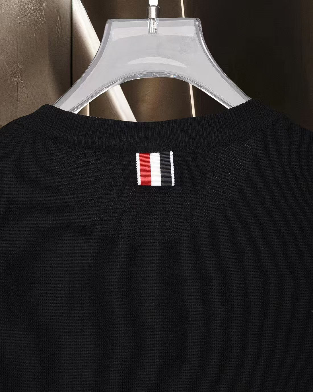 New color blocked four bar knitted casual short sleeved shirt