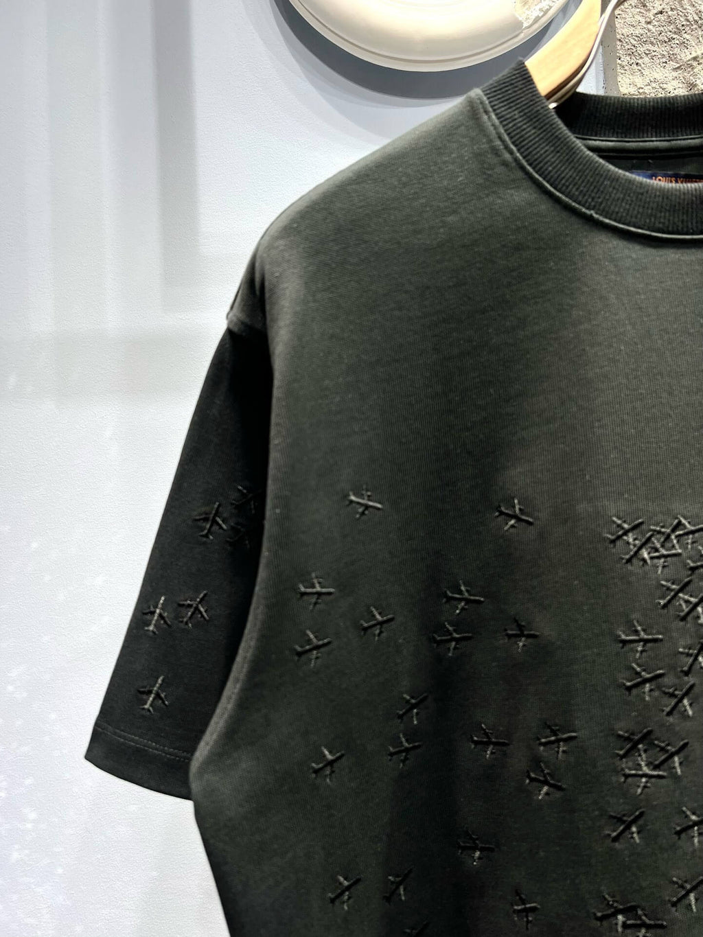 Pattern Cracked Embroidery T Shirt