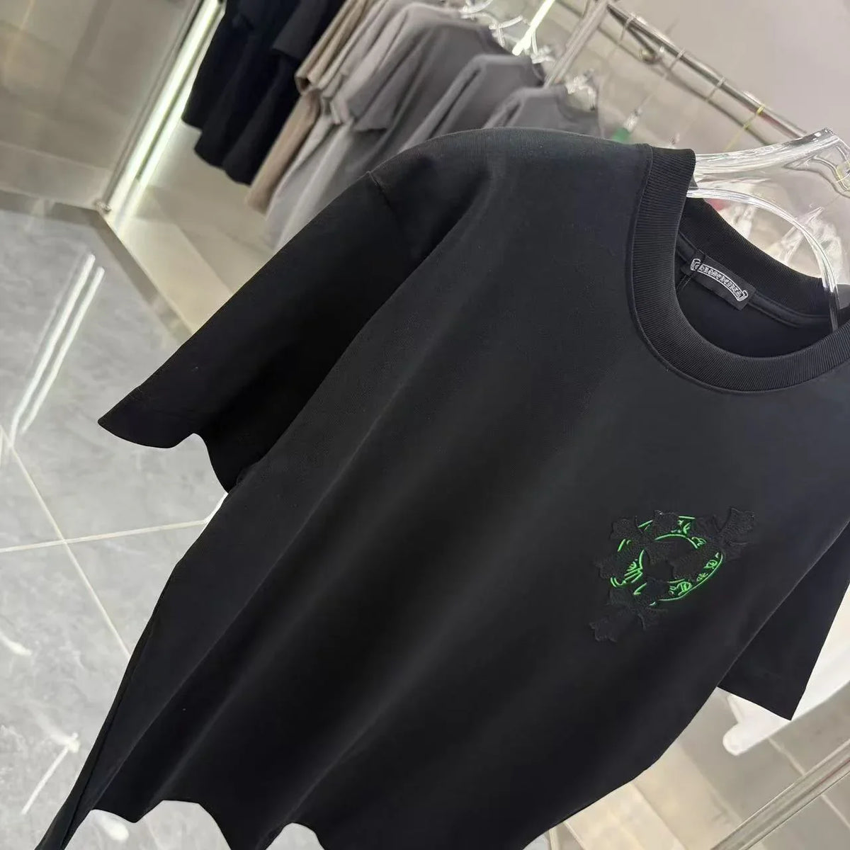 New round neck short sleeved shirt