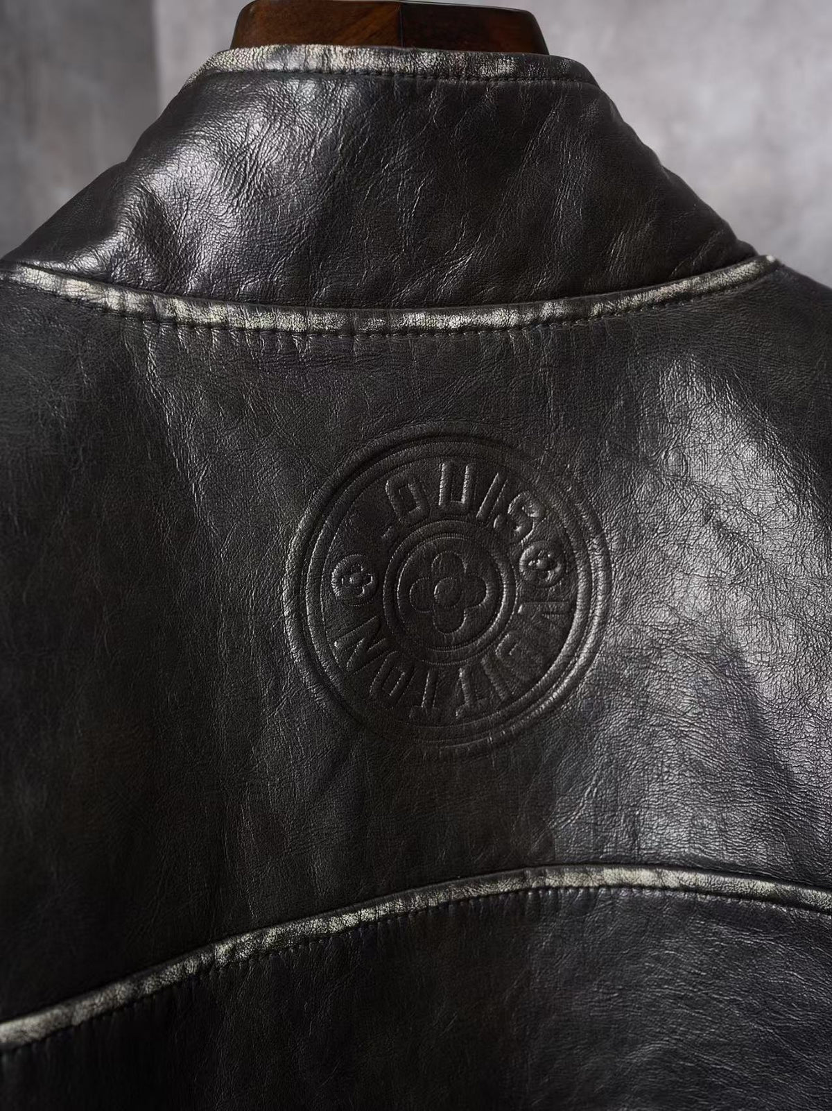 V-neck diagonal zipper used leather jacket