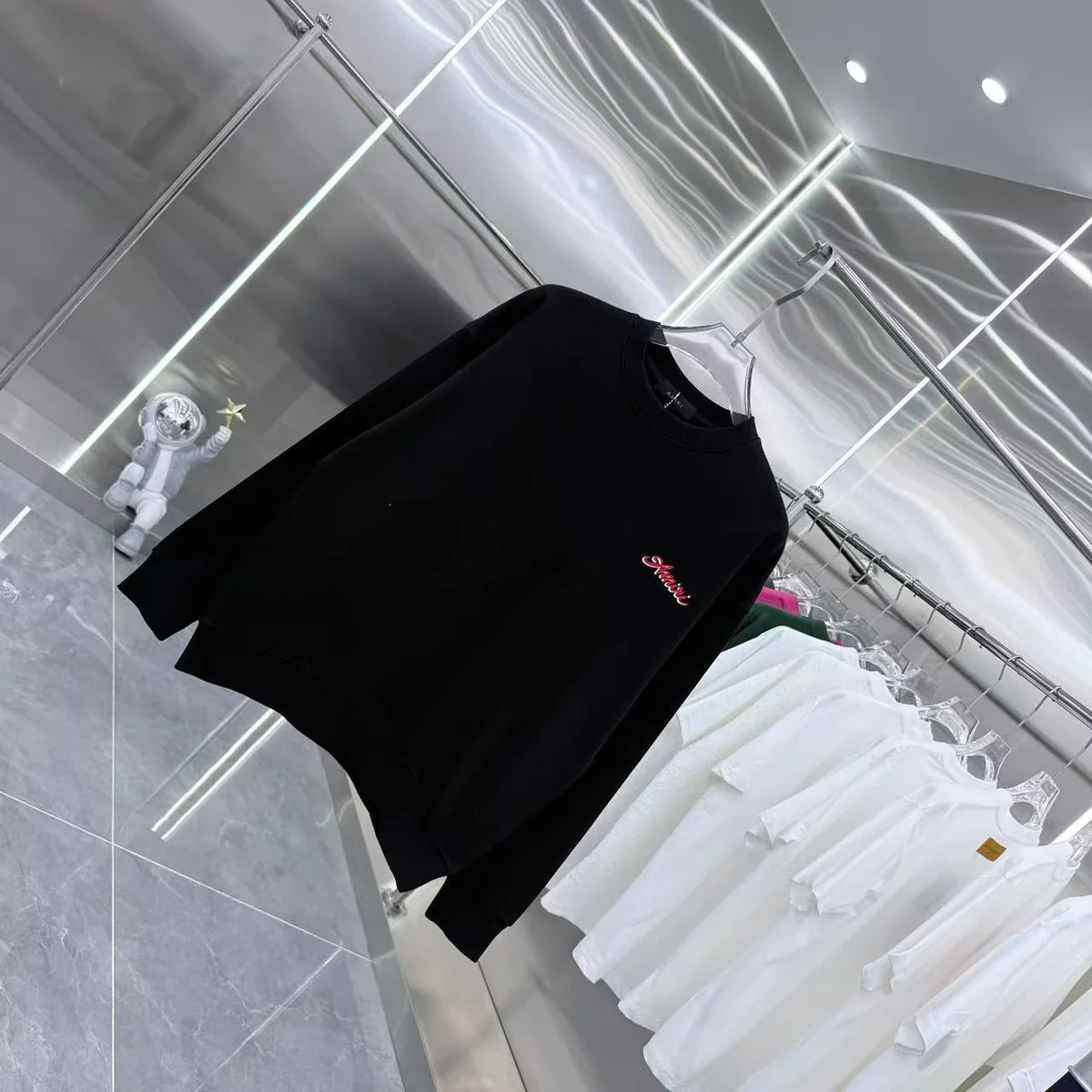 Round neck long sleeved sweatshirt