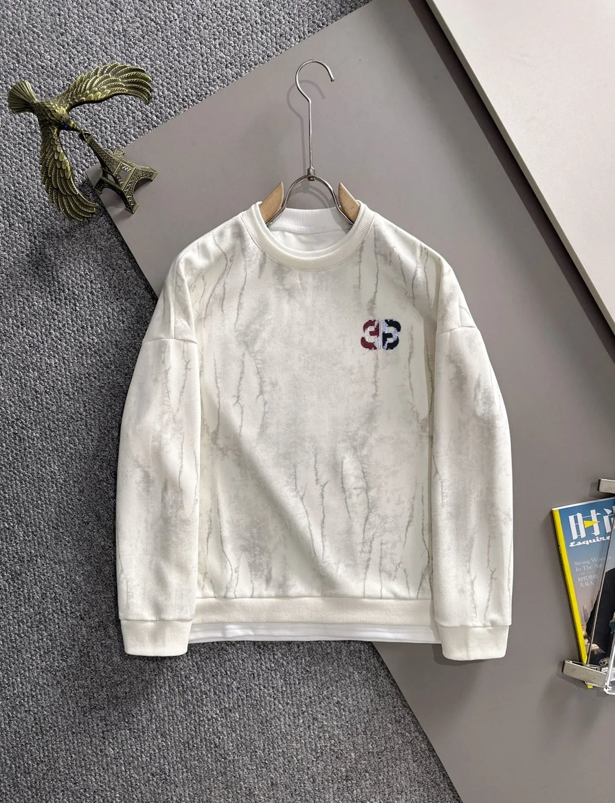 New round neck sweatshirt with long sleeves