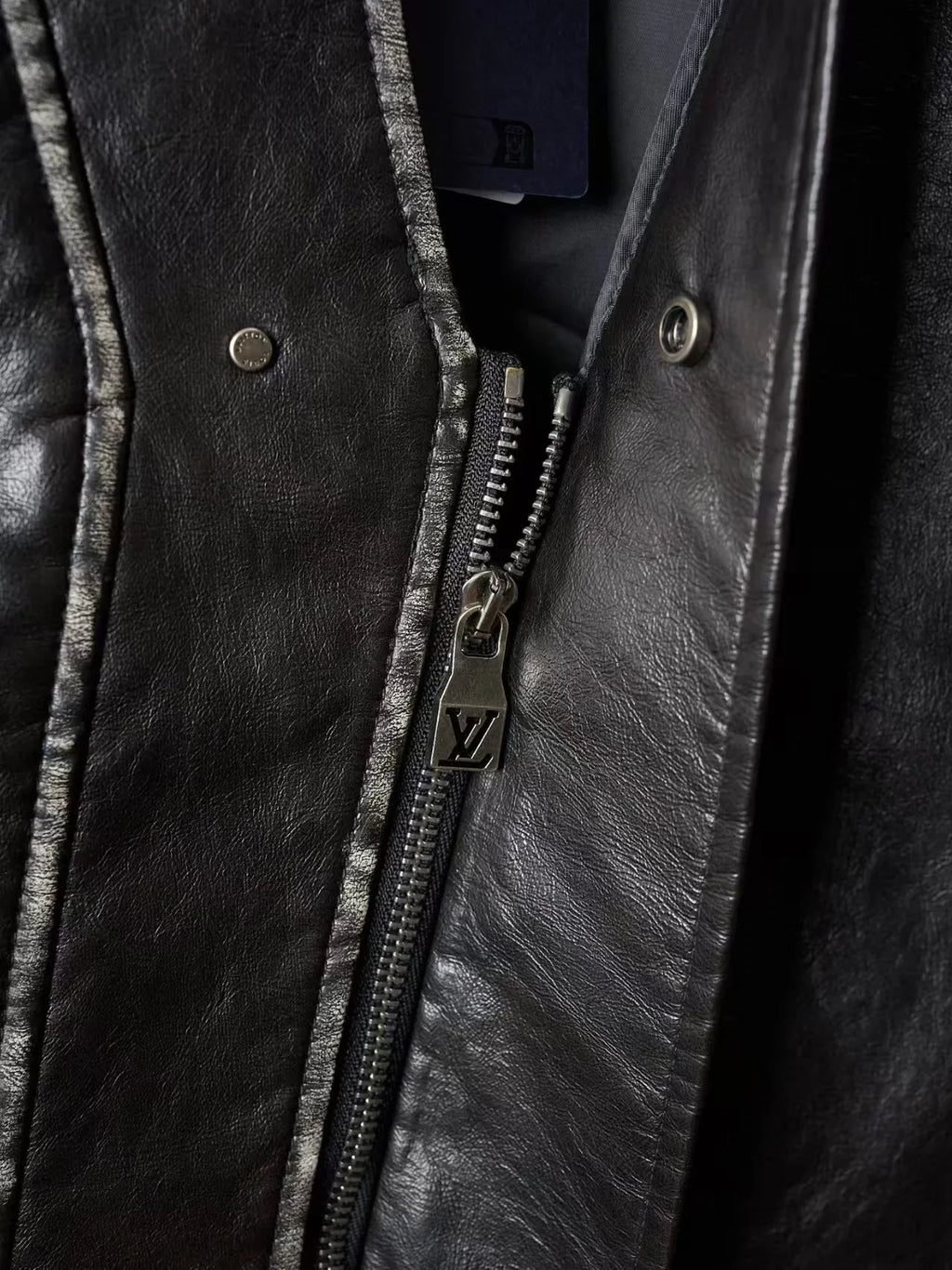 V-neck diagonal zipper used leather jacket