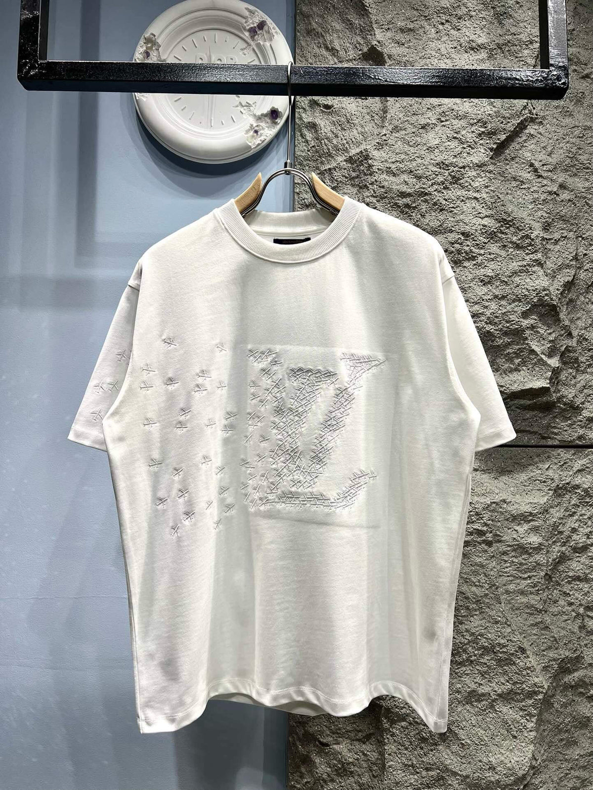 Pattern Cracked Embroidery T Shirt