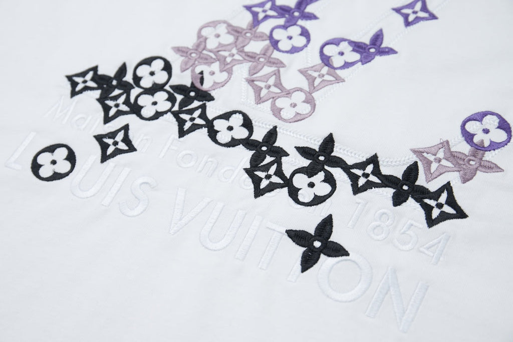 Contrast embroidered T-shirt
