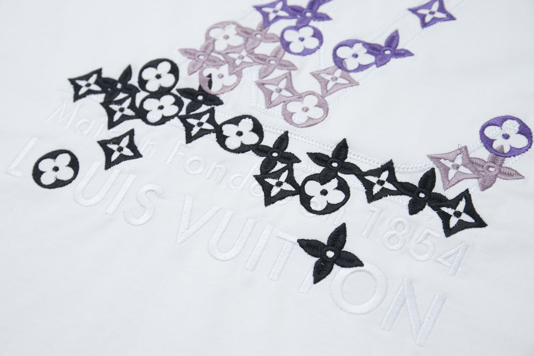 Contrast embroidered T-shirt