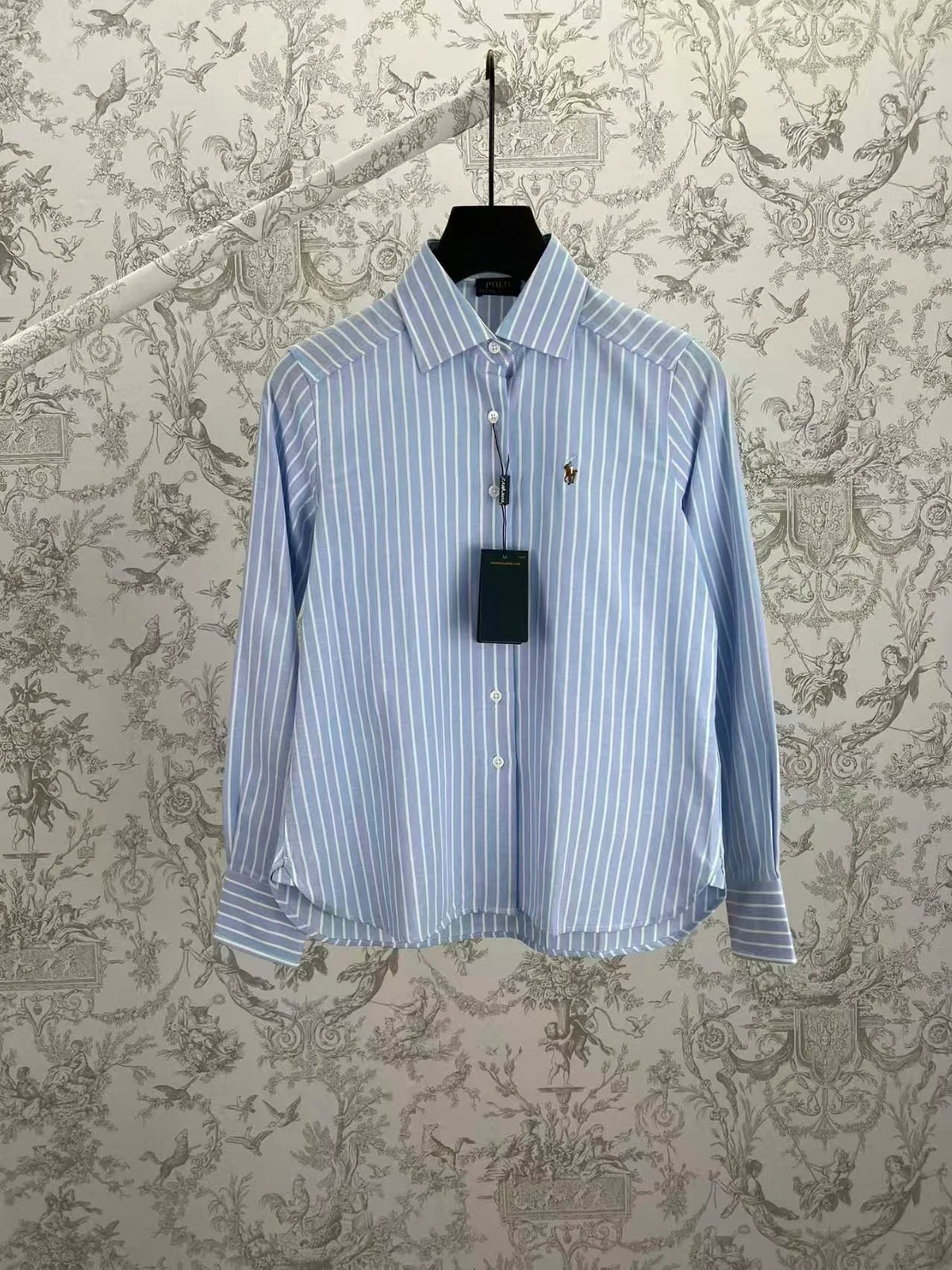 New vertical striped long sleeved shirt
