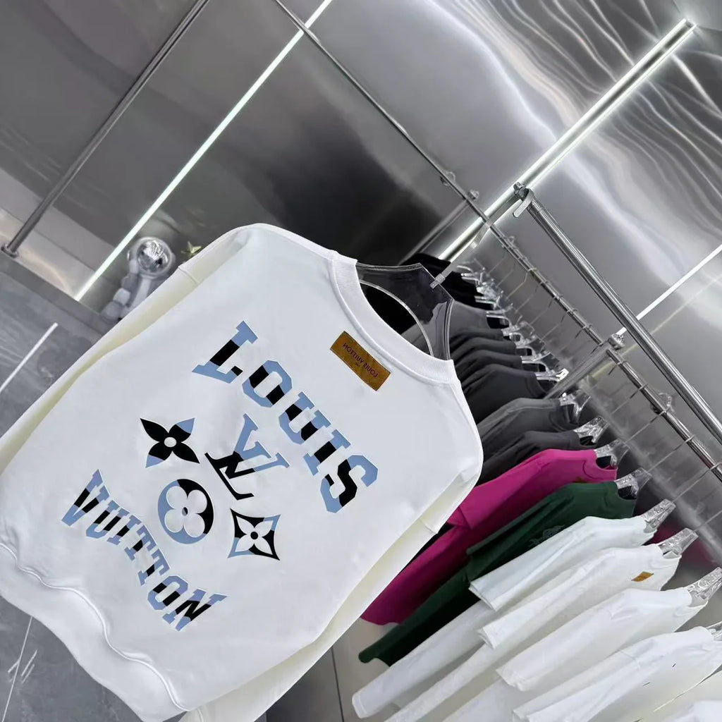 Autumn and winter new round neck long sleeved sweatshirt