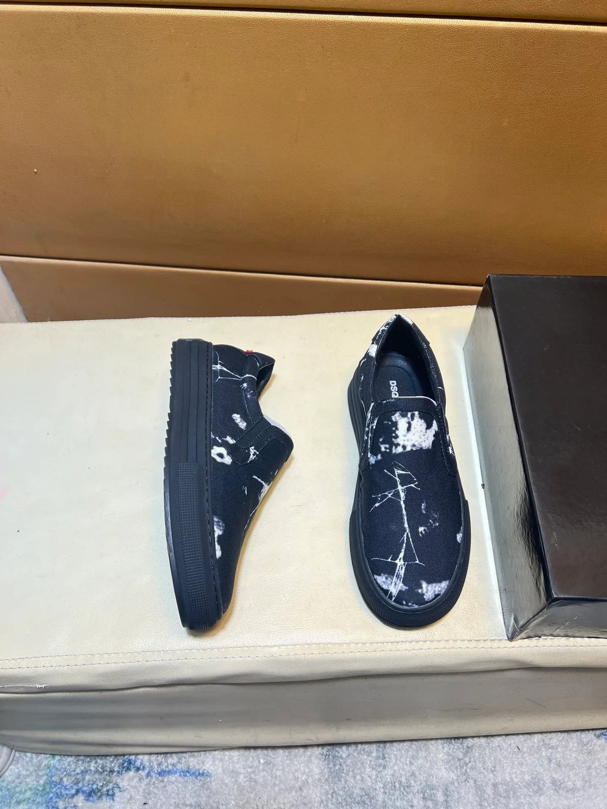 Modern style sports shoes