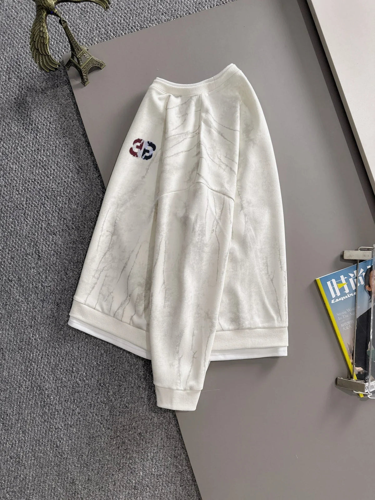 New round neck sweatshirt with long sleeves