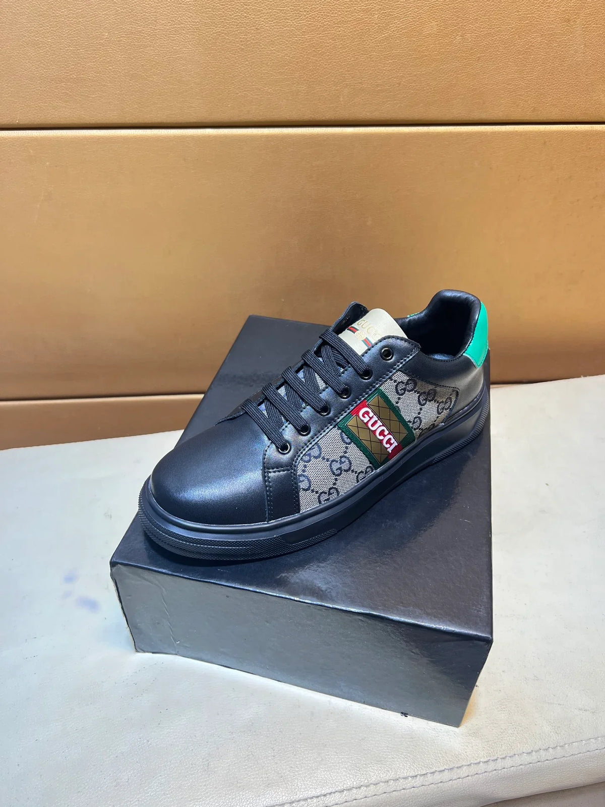 Unique modern style sports shoes