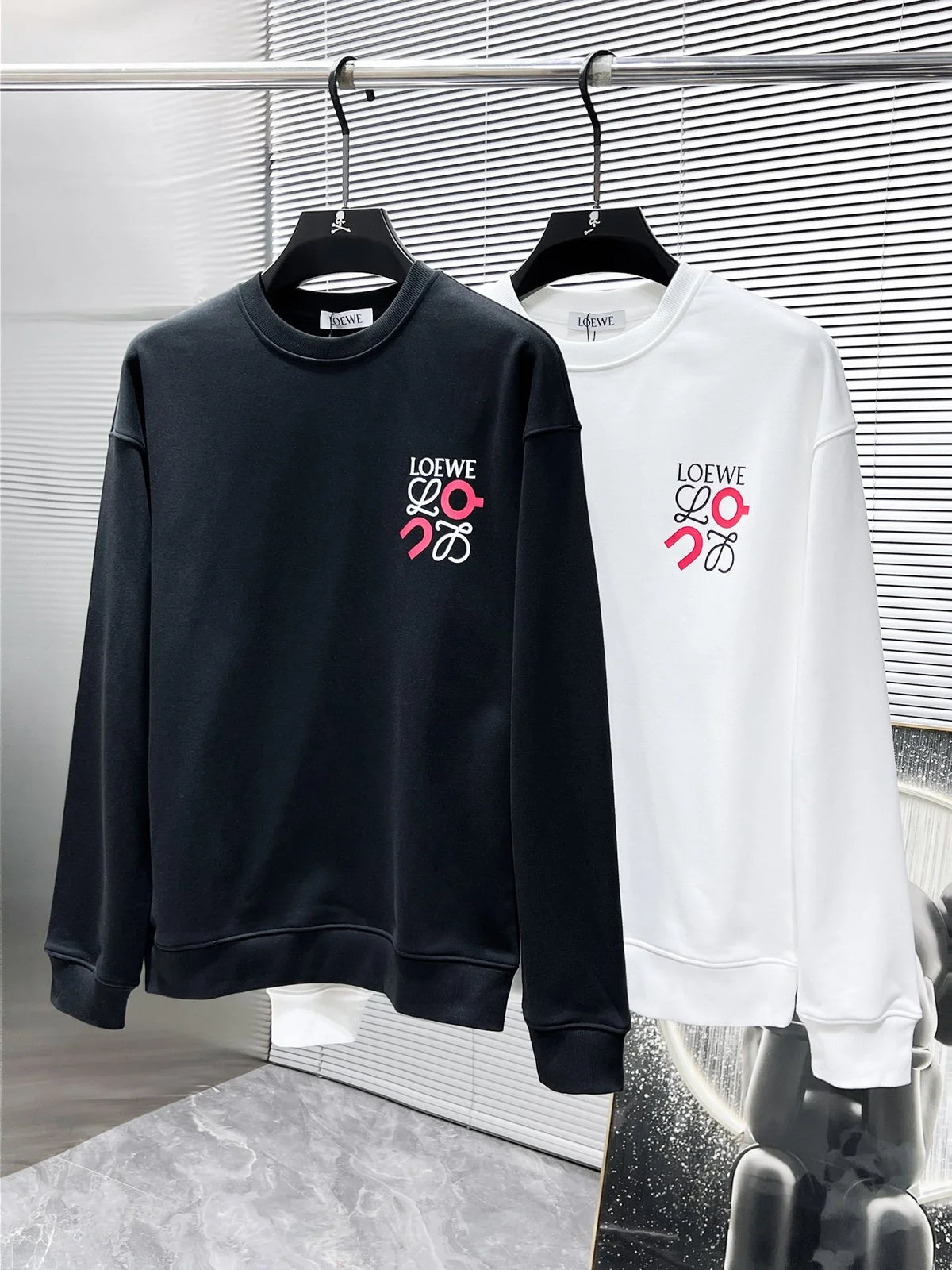 New long sleeved round neck sweatshirt