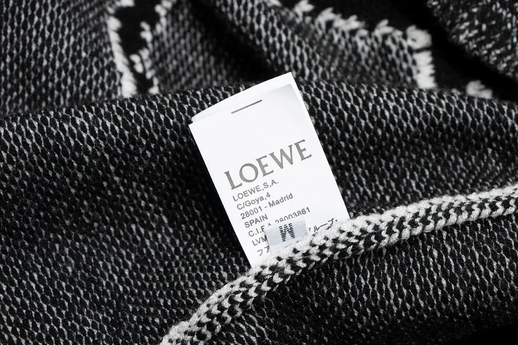 Customized cardigan with heavy craftsmanship