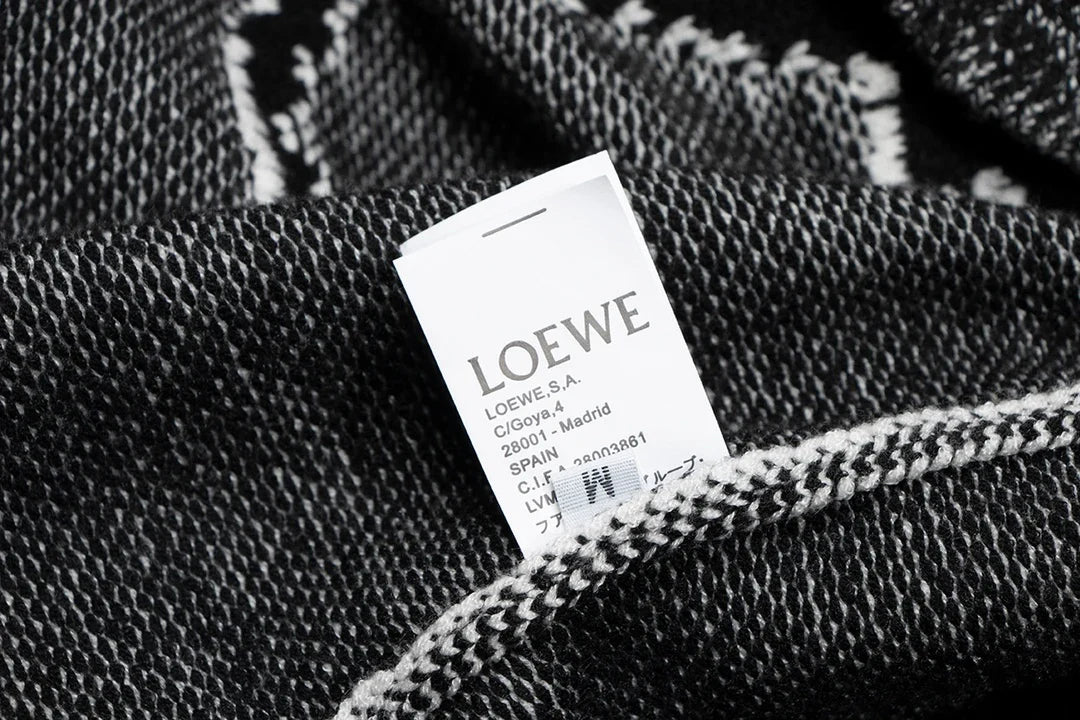 Customized cardigan with heavy craftsmanship
