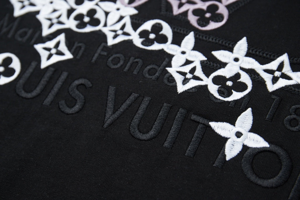 Contrast embroidered T-shirt