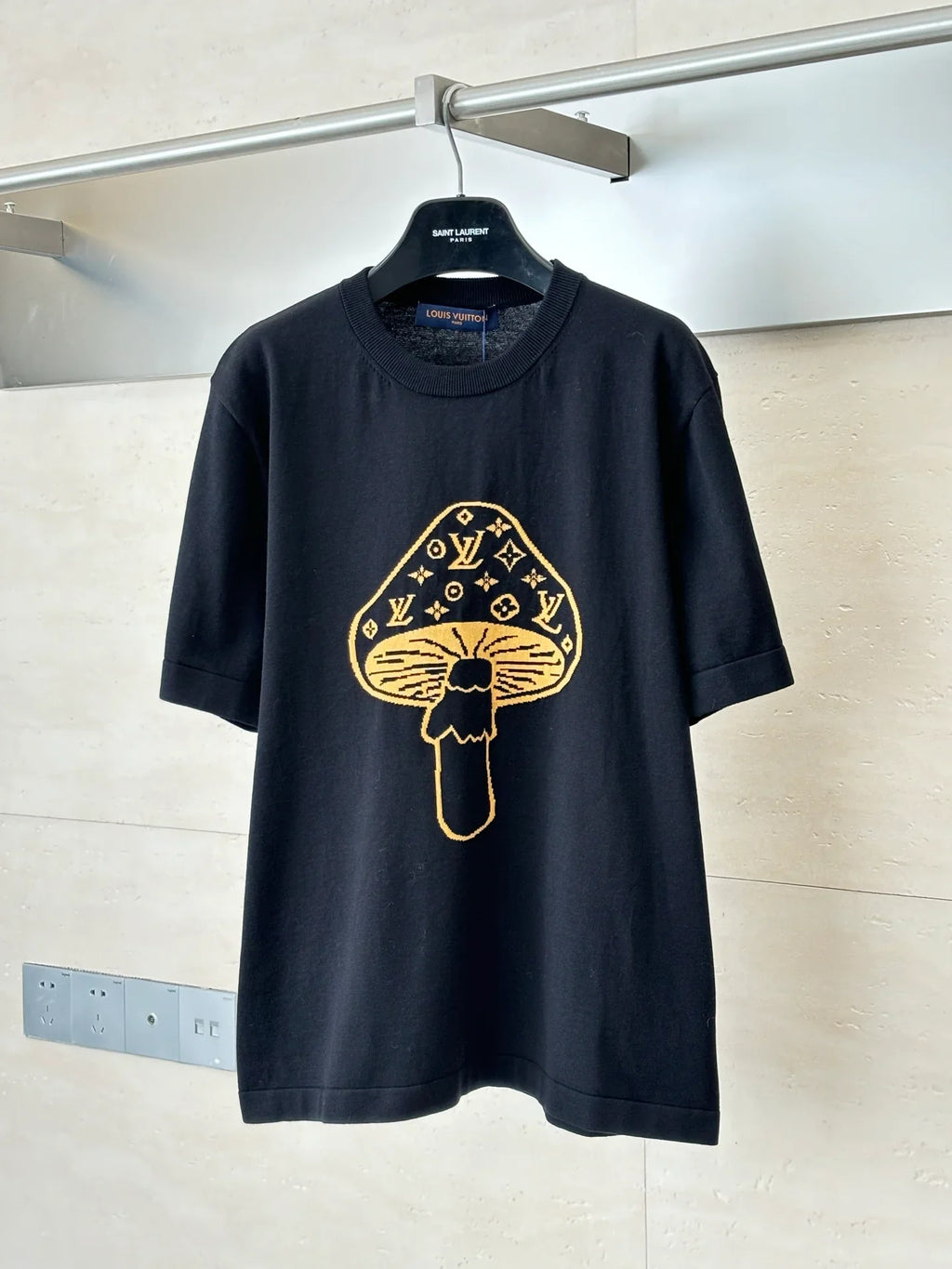 Mushroom inlaid flower round neck knitted short sleeved shirt