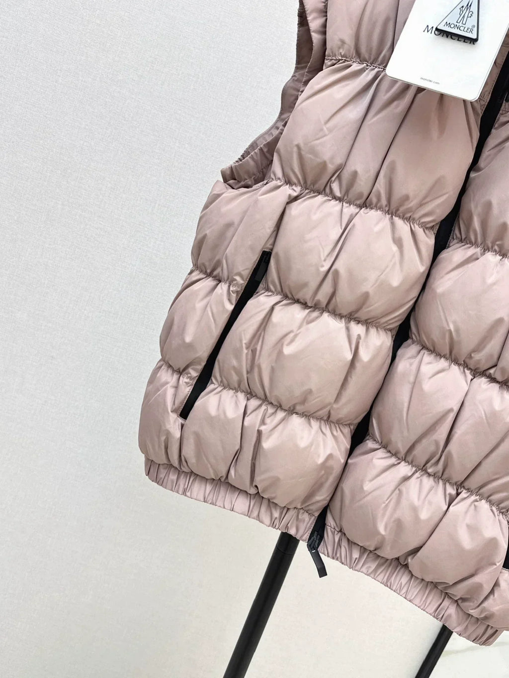 25 Collar decoration down vest