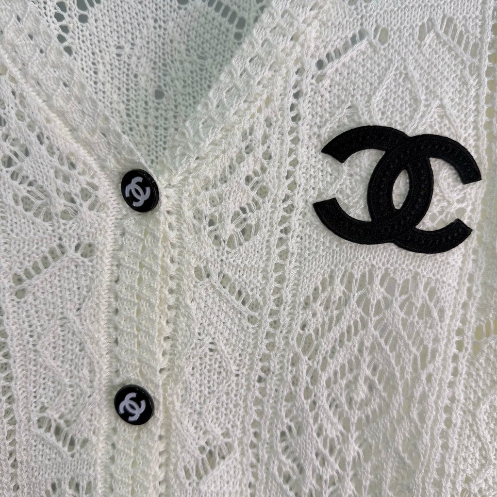 26 Early Autumn New V-neck Knitted Long Sleeve Cardigan