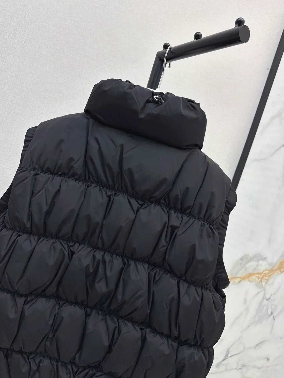 25 Collar decoration down vest