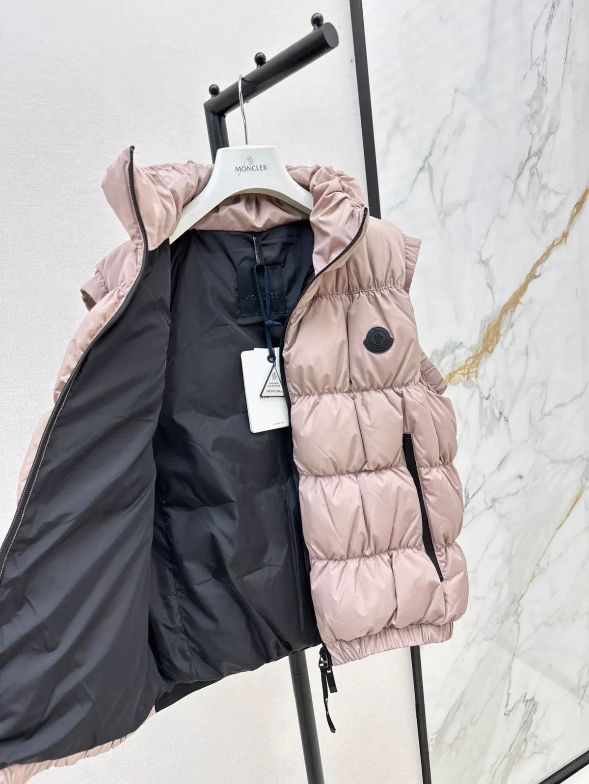 25 Collar decoration down vest