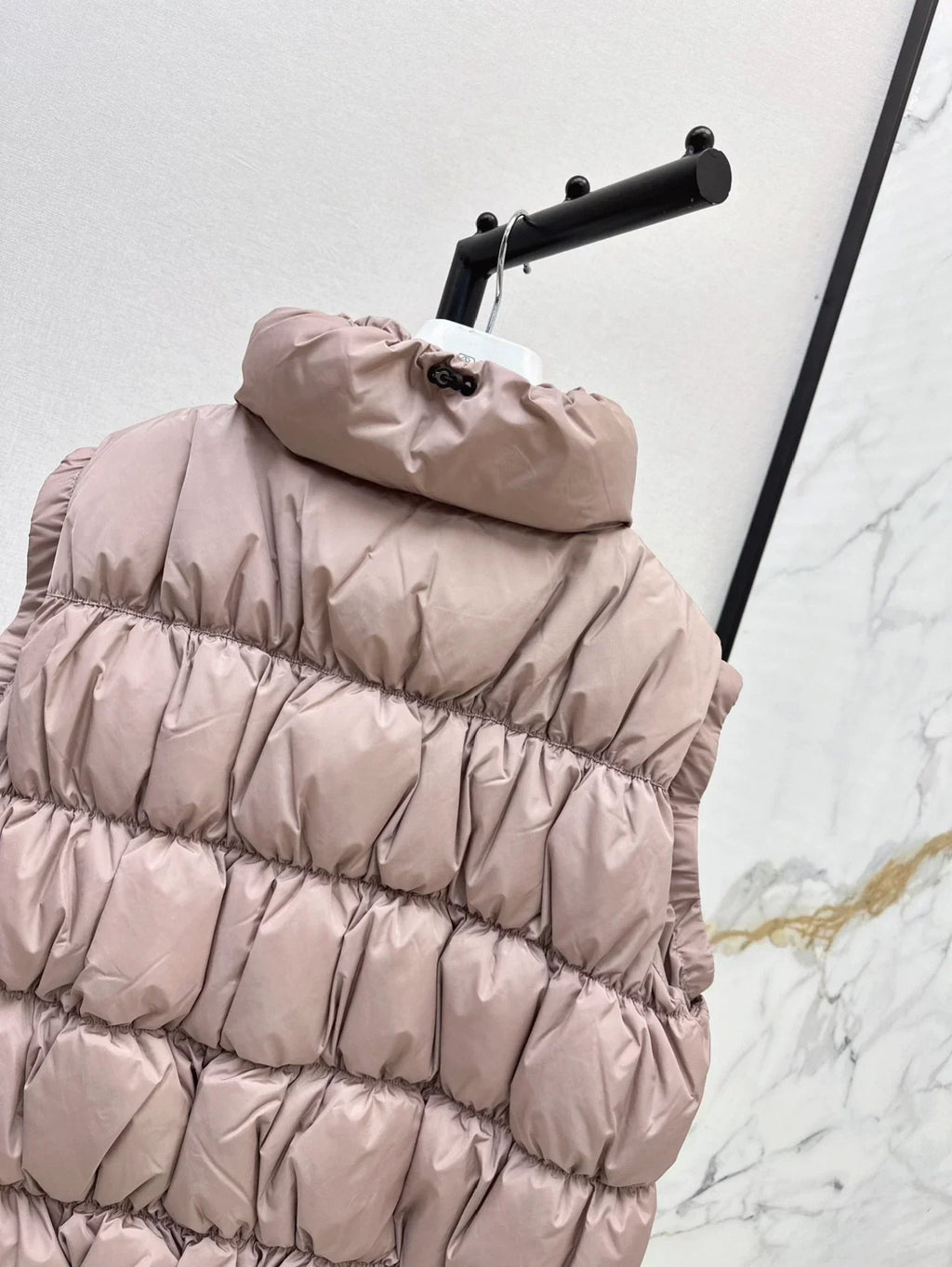 25 Collar decoration down vest