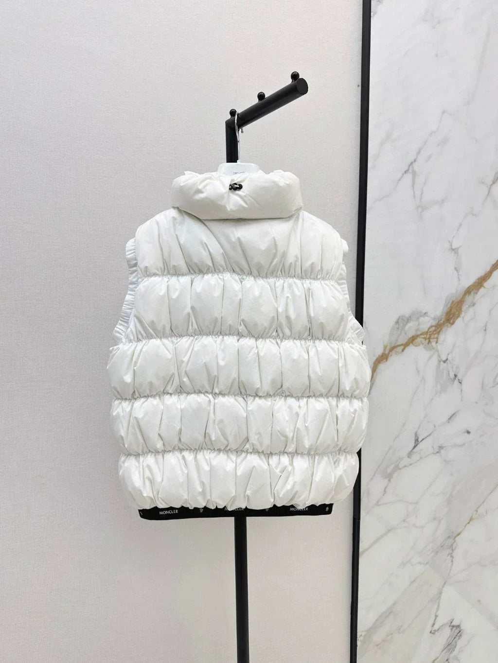 25 Collar decoration down vest