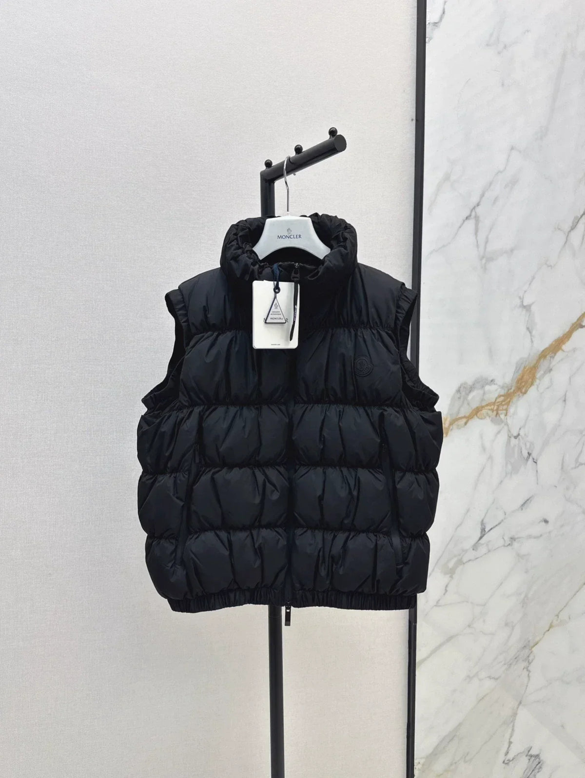 25 Collar decoration down vest