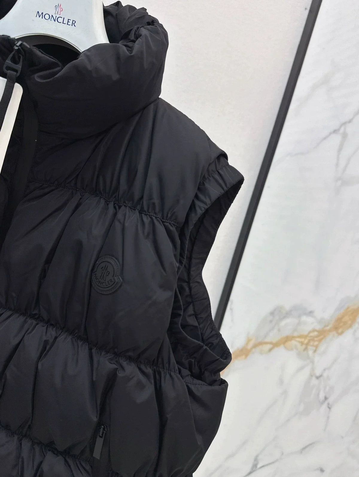 25 Collar decoration down vest