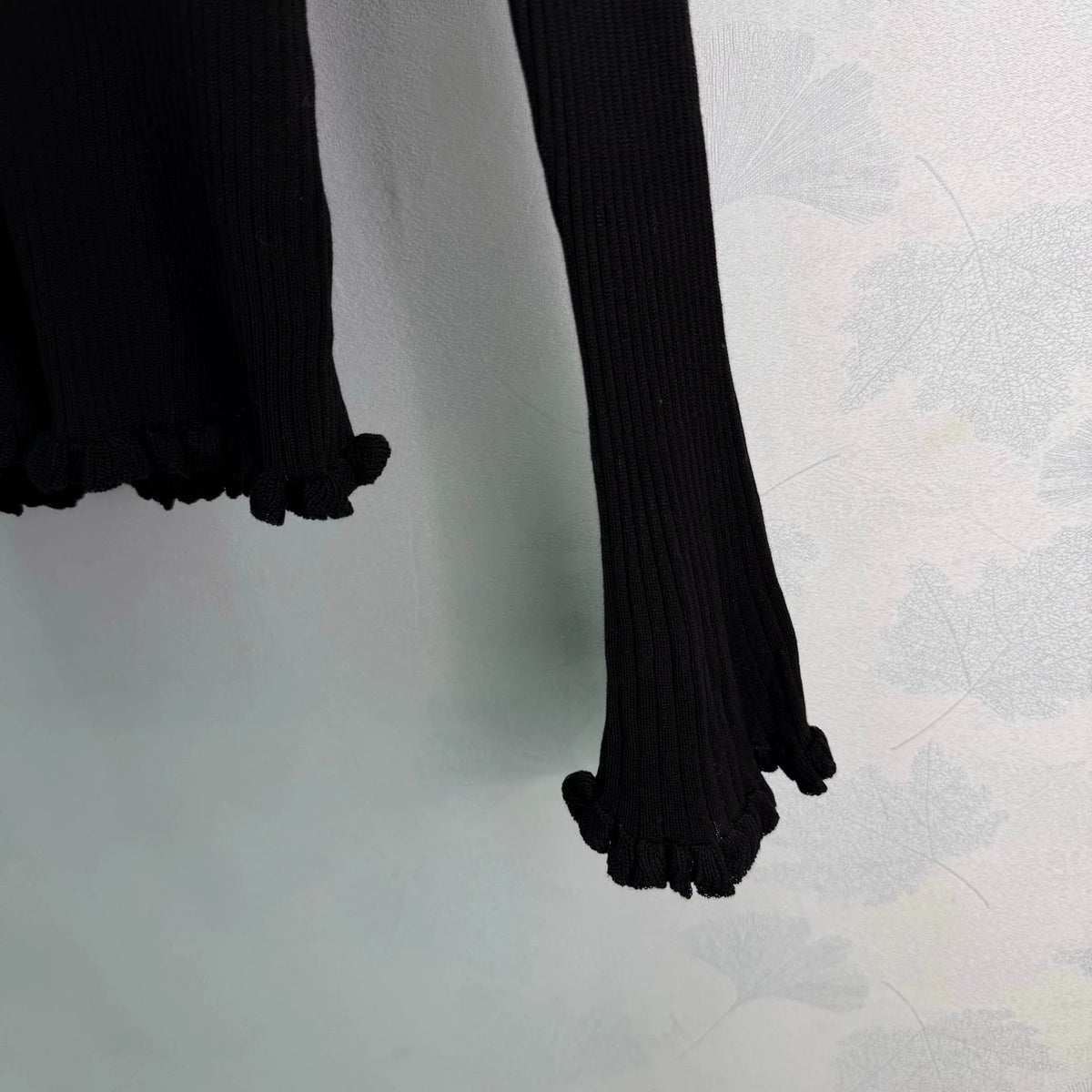 26 Early Autumn New V-Neck Ribbed Ruffle Cuff Bell Sleeve Knit Top/*