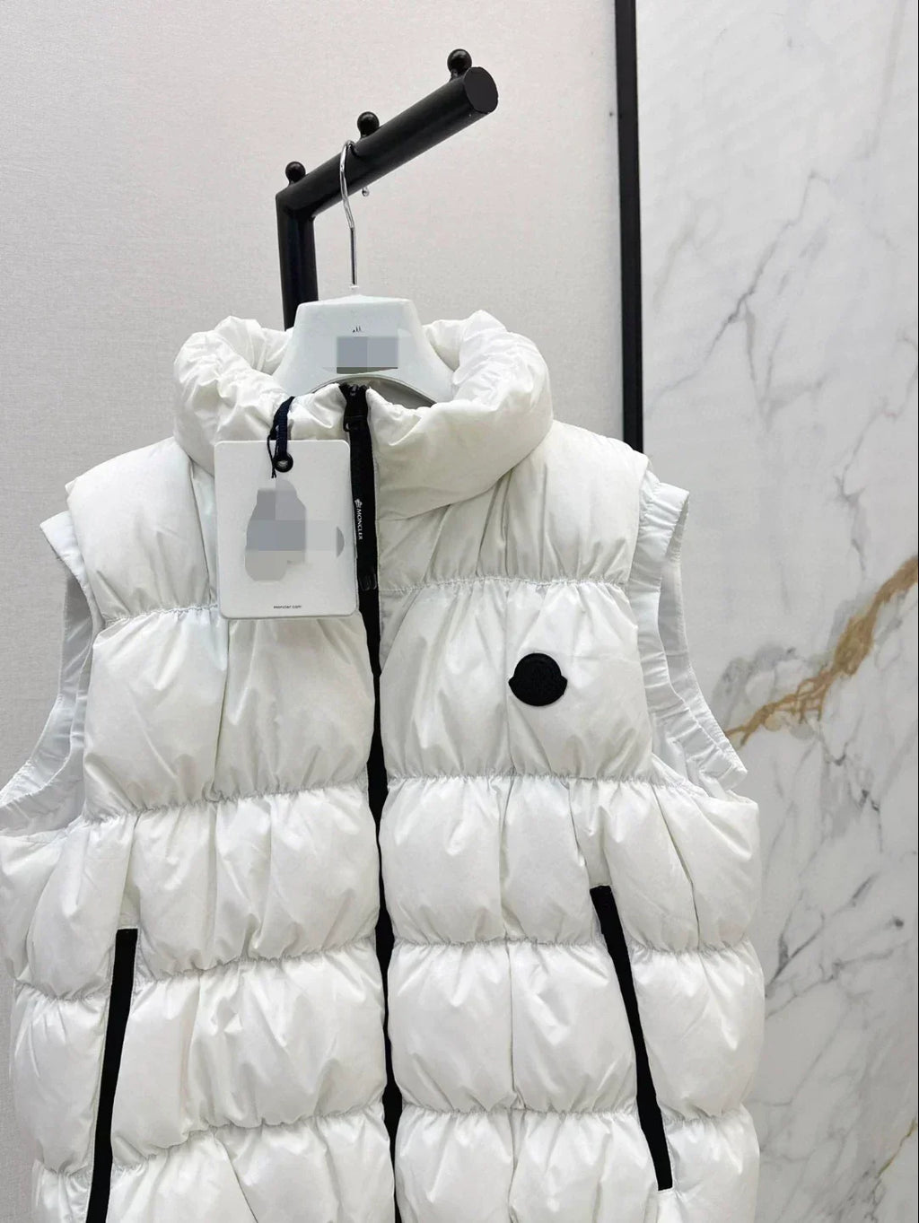 25 Collar decoration down vest