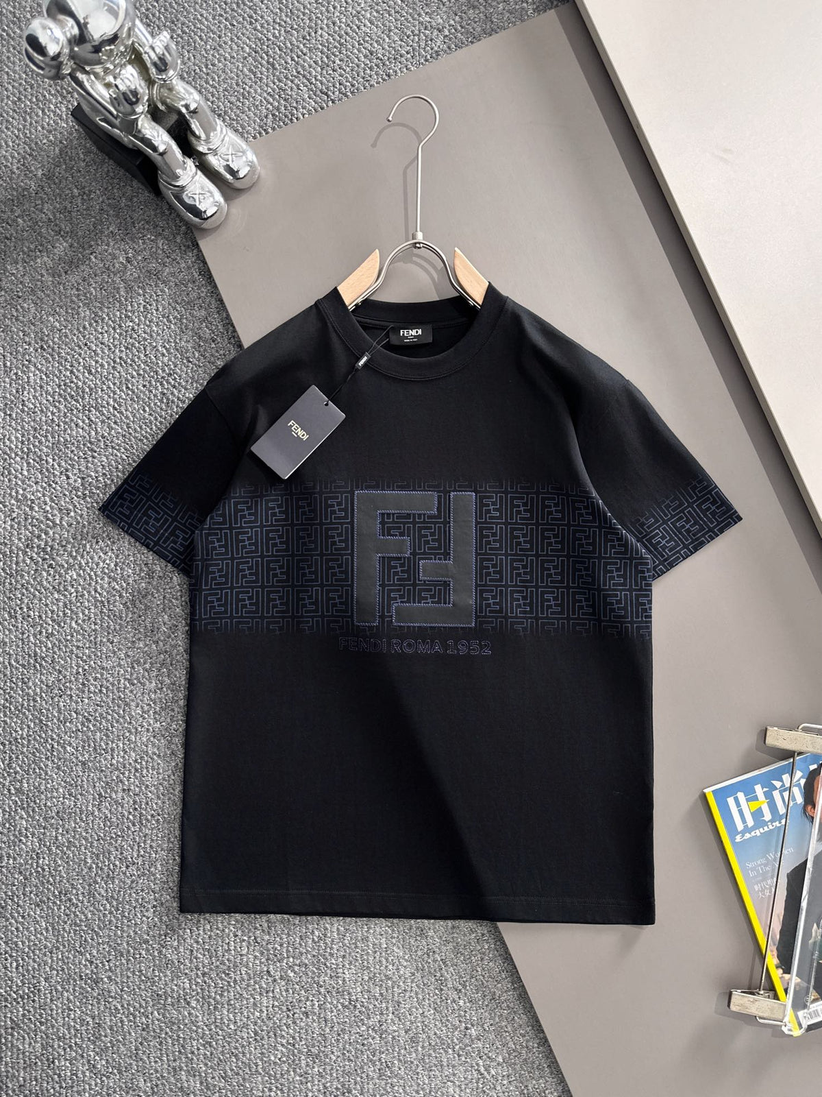 Leather granule embroidered letter short sleeved t-shirt