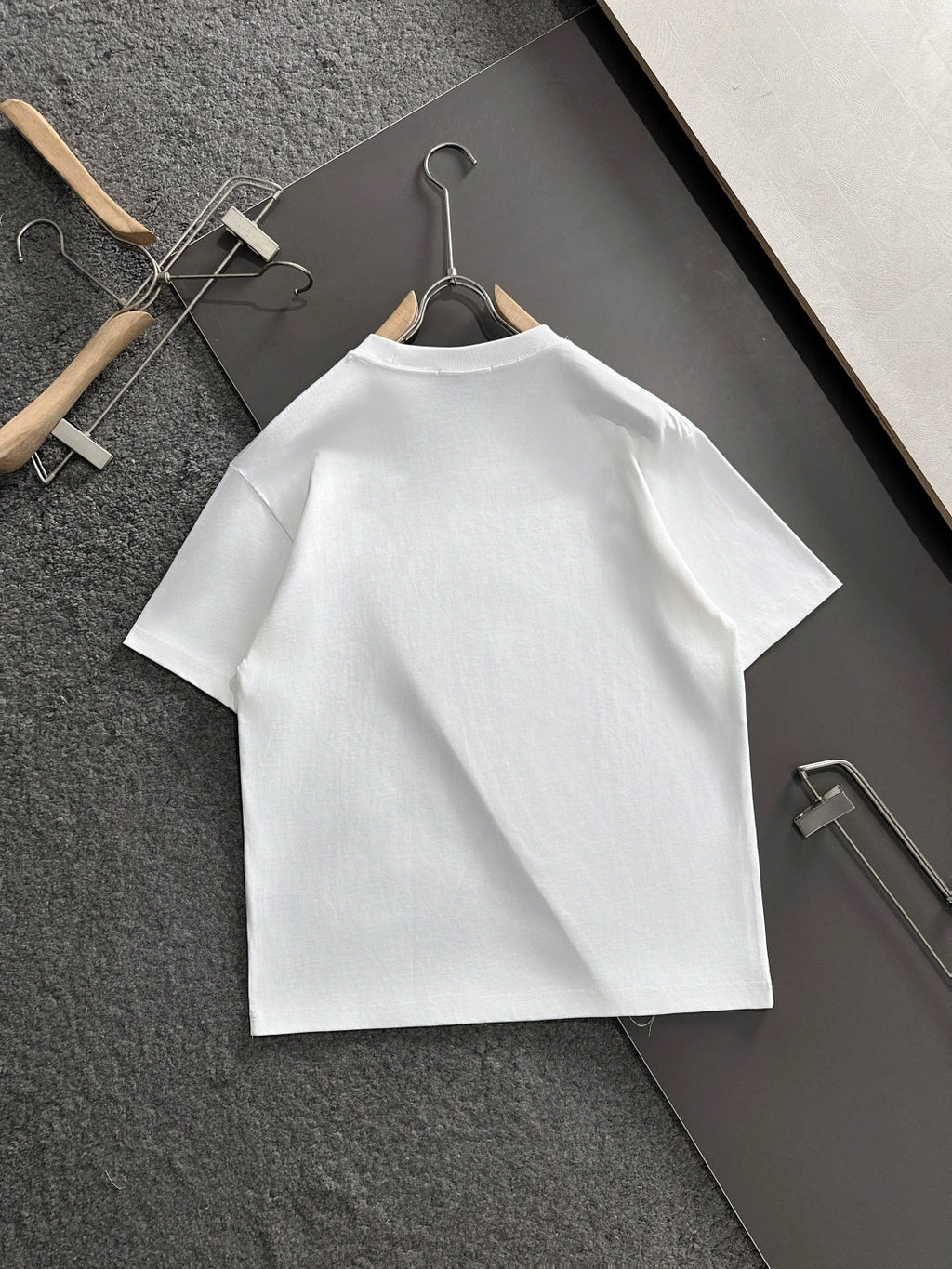 Versatile printed short sleeves