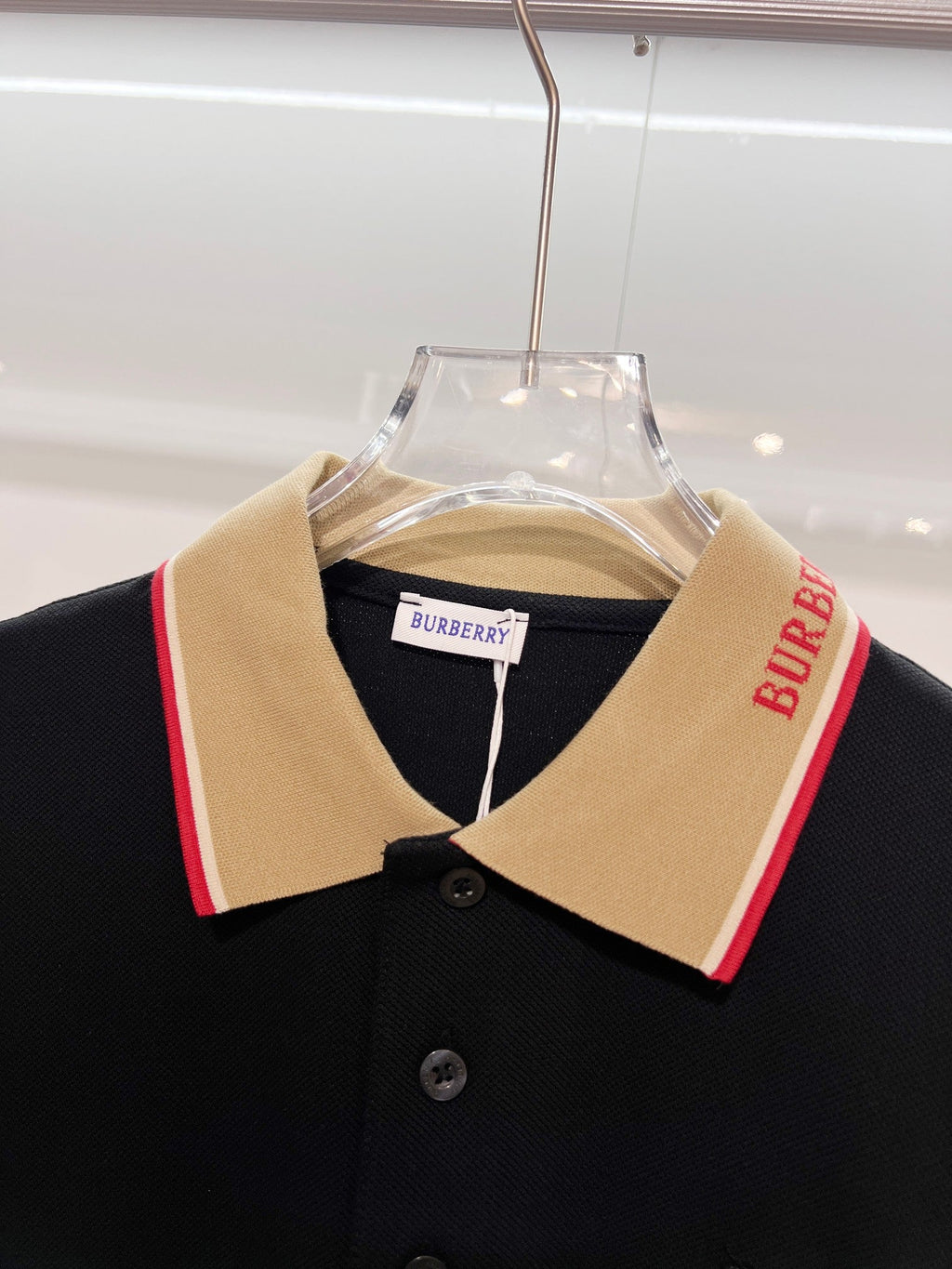Color blocked flat machine collar with dark embroidery letters polo shirt