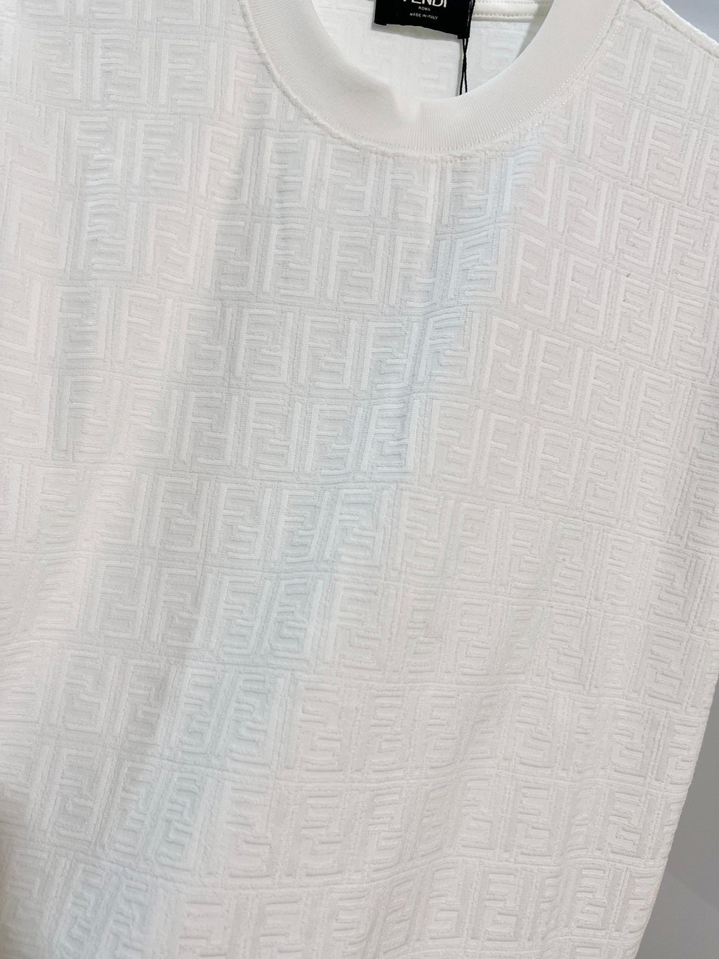Full body double dark pattern jacquard letter l short sleeved t-shirt