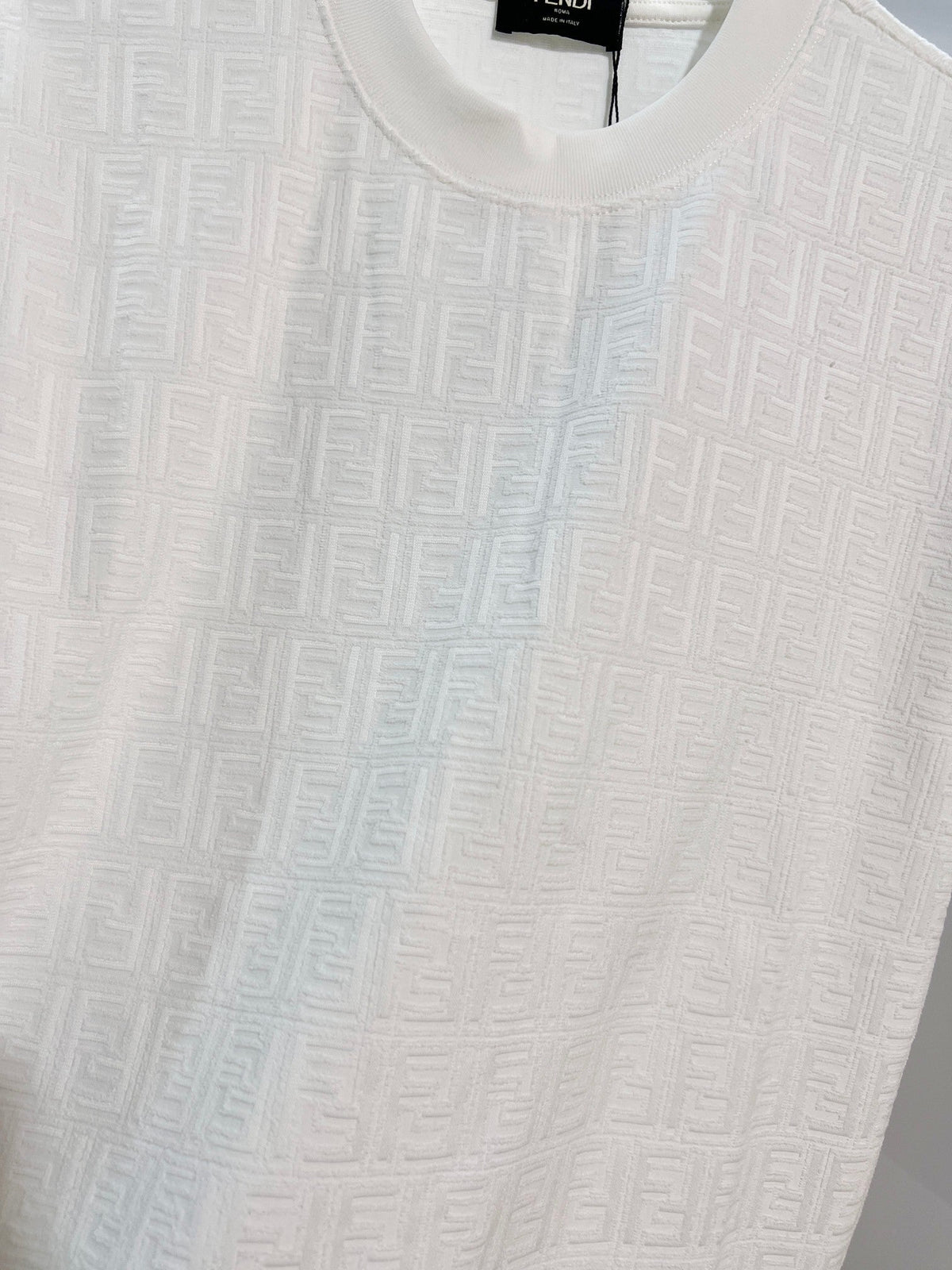Full body double dark pattern jacquard letter l short sleeved t-shirt
